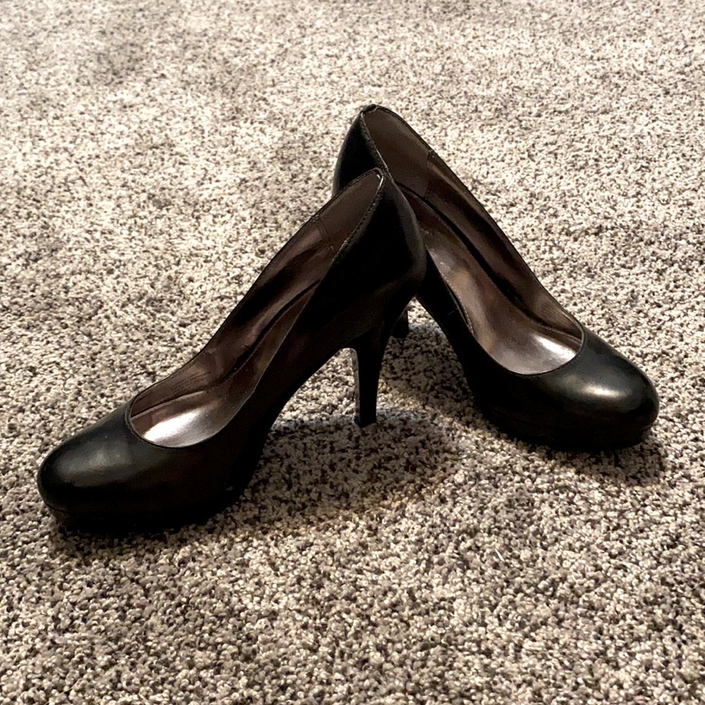 Alfani black round toe pumps 7
